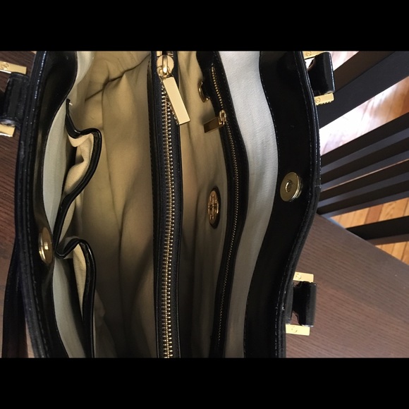 Tory Burch Robinson Tote - Picture 5 of 7