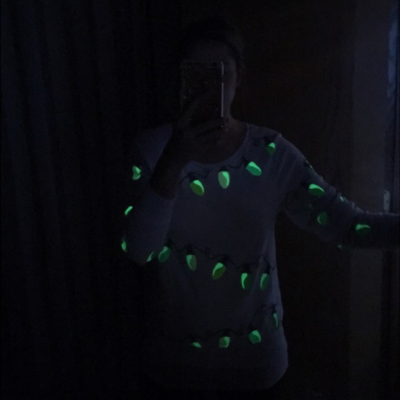 ✨FINAL CALL! ✨•Wildfox• Glowing Lights Jumper - Picture 2 of 4