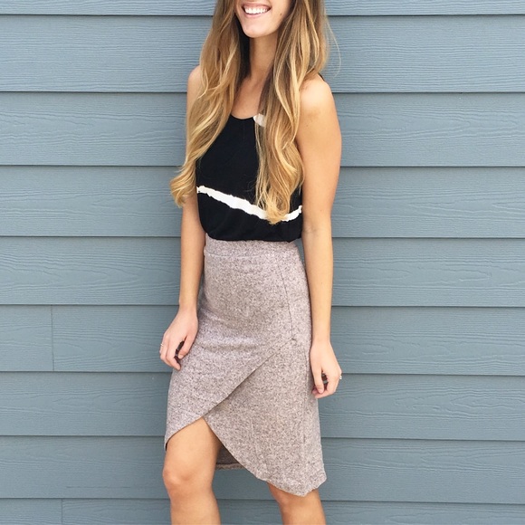 LAST ITEM blush wrap skirt - Picture 2 of 4