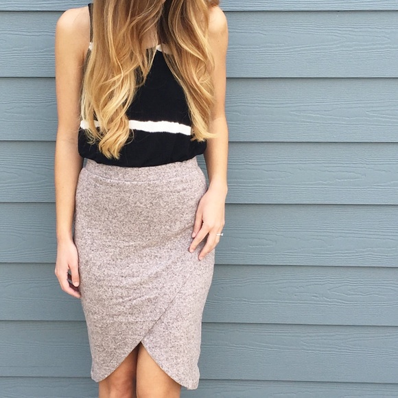 LAST ITEM blush wrap skirt - Picture 3 of 4