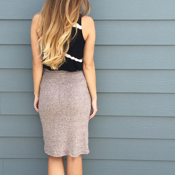 LAST ITEM blush wrap skirt - Picture 4 of 4
