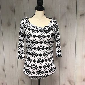 Black and white stretchy top