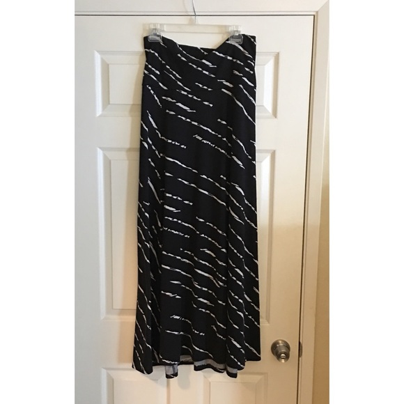 Cute & Super Comfortable Lu La Roe Maxi Skirt.