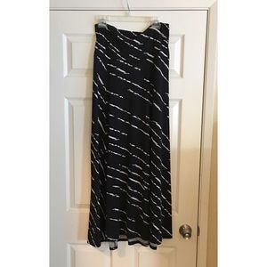 Cute & Super Comfortable Lu La Roe Maxi Skirt.