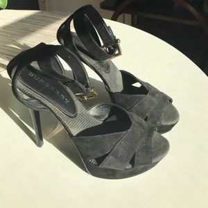 BURBERRY black platform pumps