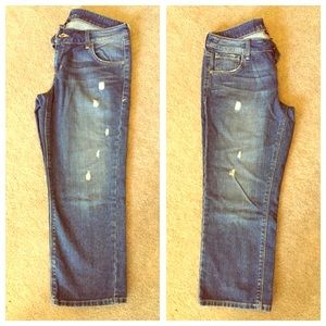 Boyfriend fit, distressed ankle length jeans