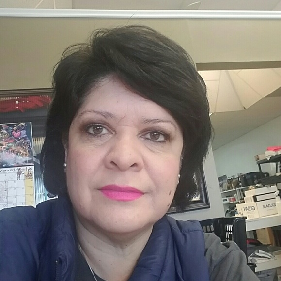 Meet your Posher, Sandy - Picture 1 of 1