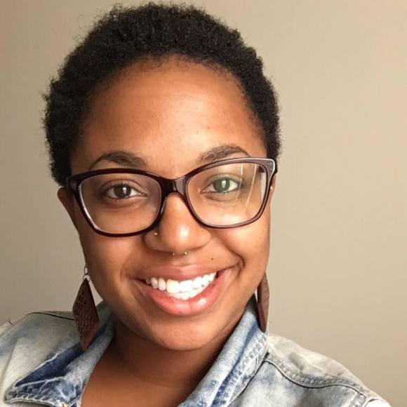 Meet your Posher, Aziza - Picture 1 of 1