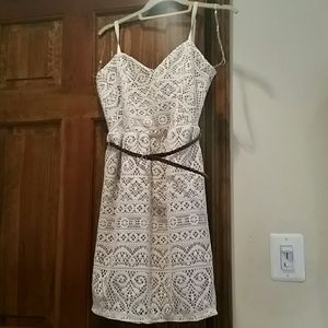 Beige/Cream Knit Dress w. Dark Brown Leather Belt