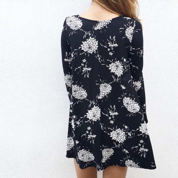 long sleeve floral dress - Picture 3 of 4