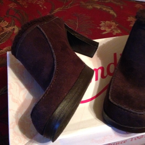 Shoes - Picture 3 of 4