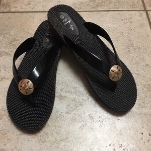 NWOT Amanda Blu Sandollar Flip Flops SZ:81/2-9