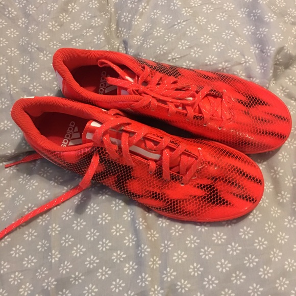 Indoor soccer shoes