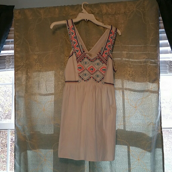 Embroidered white American Eagle dress