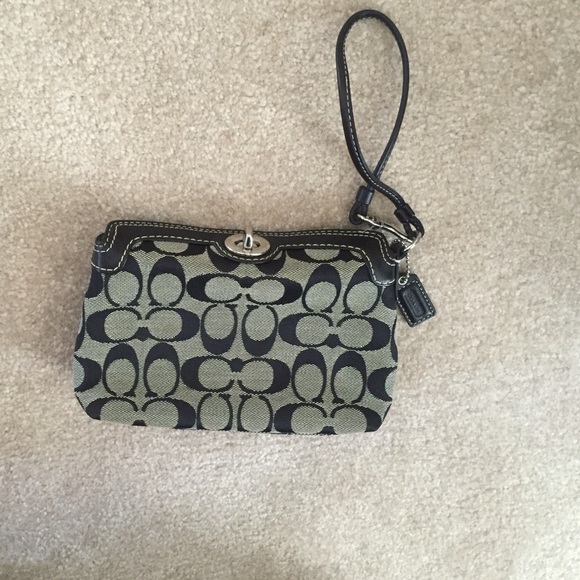 Coach Handbags - Coach wristlet