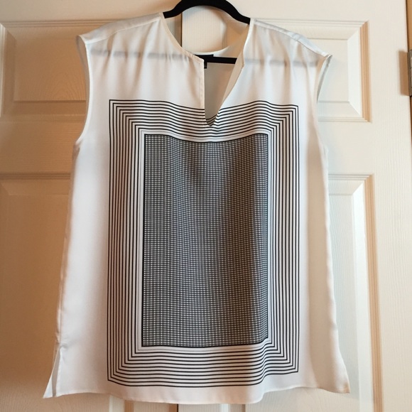 Geometric patterned top