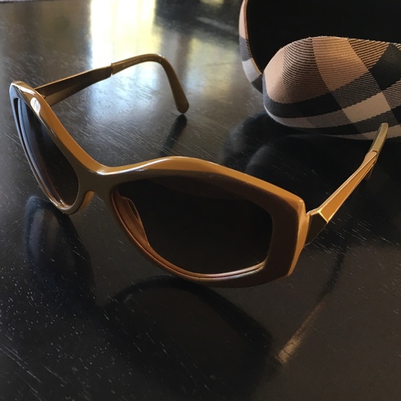Brand new ! Burberry women's sunglasses - Picture 3 of 4