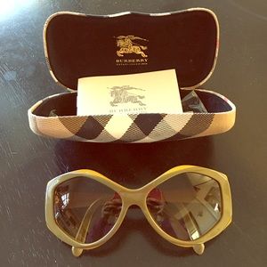 Brand new ! Burberry women's sunglasses
