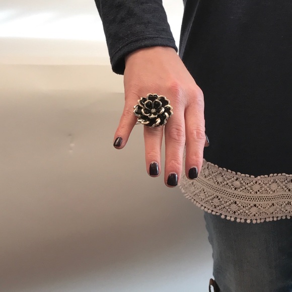 Black flower ring