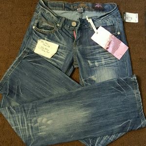 FINAL PRICE-Almost famous distressed jeans