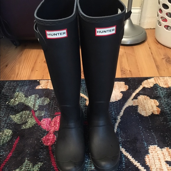 Black matte hunter boots