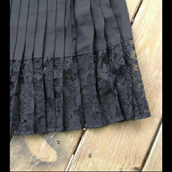 Express pleated skirt