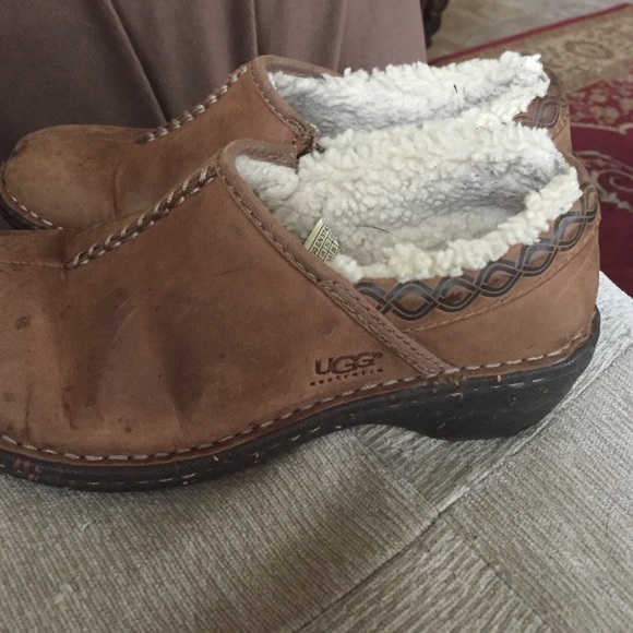 UGGS - Picture 2 of 4