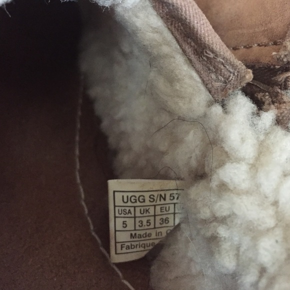 UGGS - Picture 4 of 4