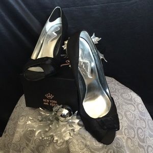 NINA Black Satin Pep Toe High Heel. Sz 9