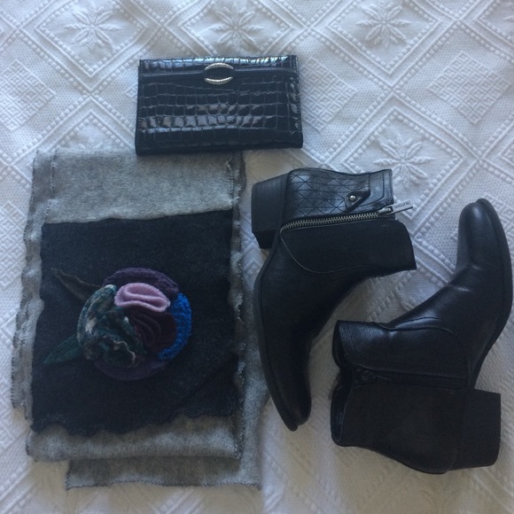 Hand-made felt-wool scarf