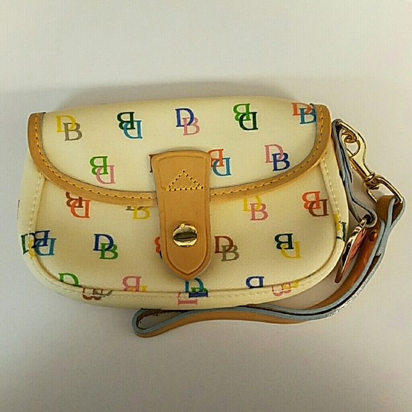 NEW Cream Colored DOONEY & BOURKE Wristlet
