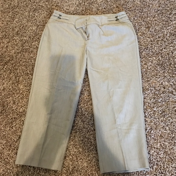 Women's tan capris - Picture 4 of 4