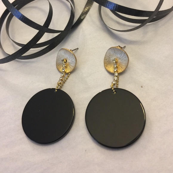 Unknw Jewelry - Gorgeous pair of Earrings-Brand new