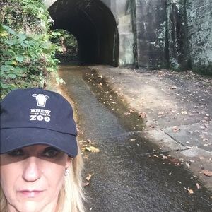 Meet your Posher, Holley