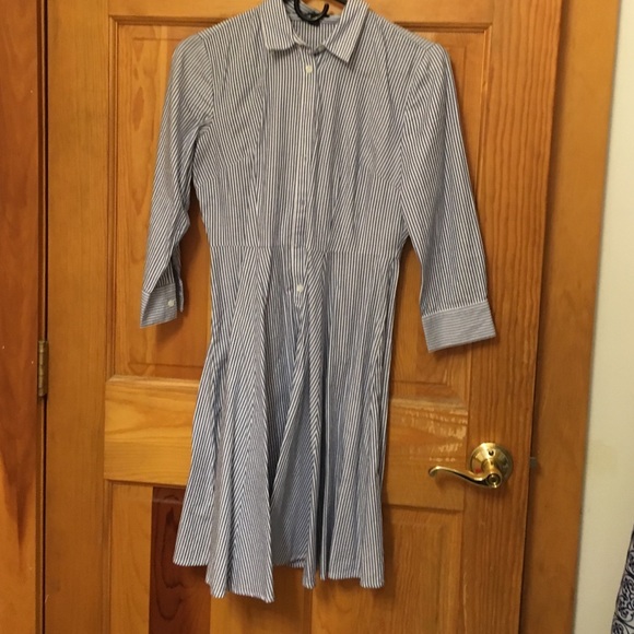 Adorable Ann Taylor button down dress.