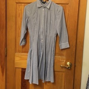 Adorable Ann Taylor button down dress.