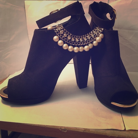 Super sexy black with gold trim heels