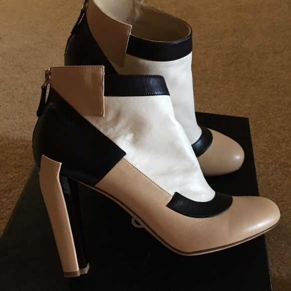 New Auth. Chanel booties size 41