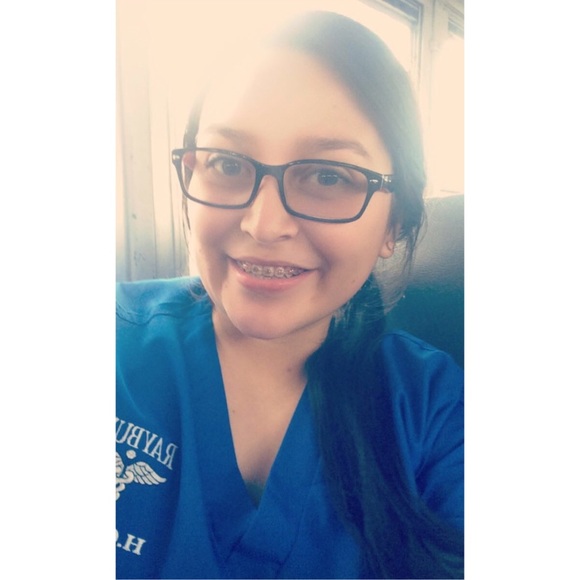 Meet your Posher, Kathia - Picture 1 of 1