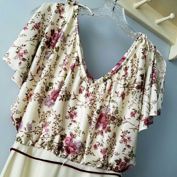 Vintage Feminine Off The Shoulder Dress - Picture 2 of 4