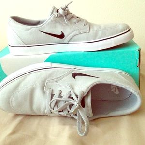 Nike SB clutch