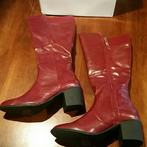 Red Leather Boots NIB size 7