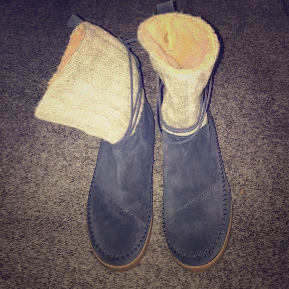 Toms one for one moccasin boots