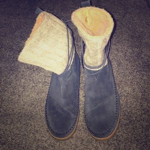 Toms one for one moccasin boots
