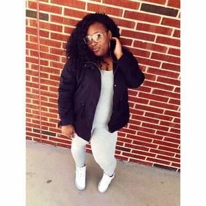 Meet your Posher, Johnique