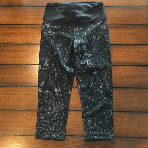 Lululemon running crops