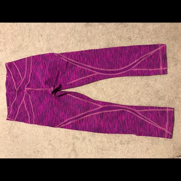 Lululemon Free Flow Crop