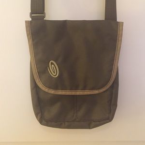 Light weight cross body/shoulder bag