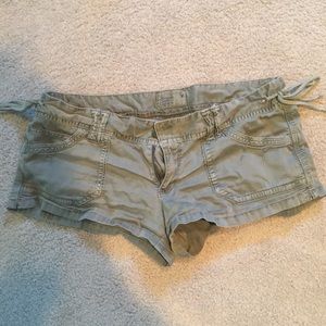 CLOSET CLEAR OUTAmerican eagle green shorts