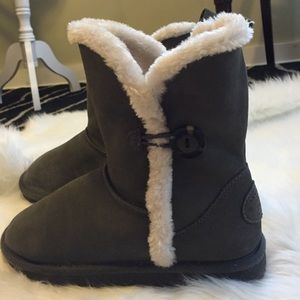 AEO gray button bootie